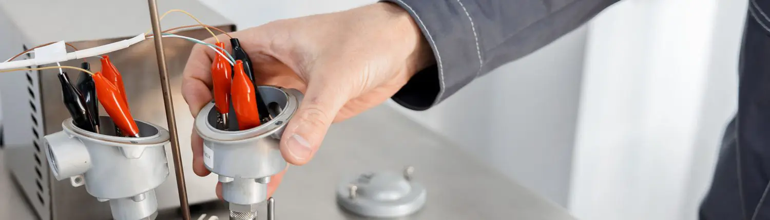 Thermocouple,Calibration,In,Progress.,A,Man,Tests,Temperature,Sensors,In