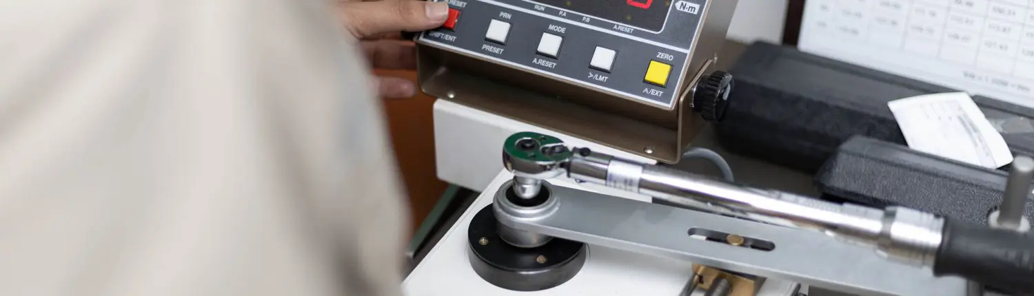 Torque,Wrench,Calibration,With,Precise,Calibration,Machine Torque Wrench Calibration