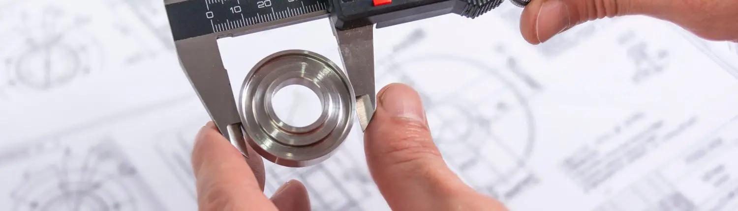 Hands,Of,An,Engineer,Measures,A,Metal,Part,With,A Vernier Calibration